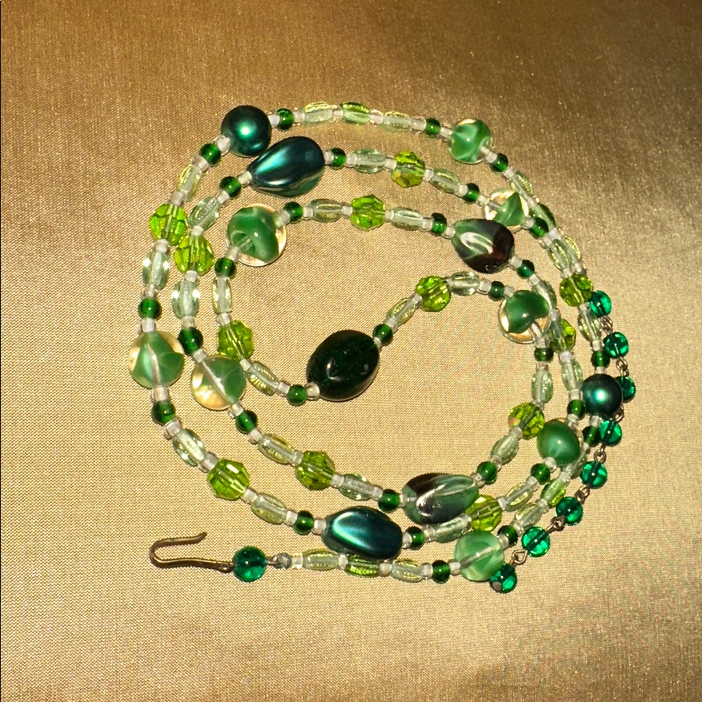 Stunning Spring Strand Of 36”Green Glass Bead Necklace Marked Castlecliff 1930’s